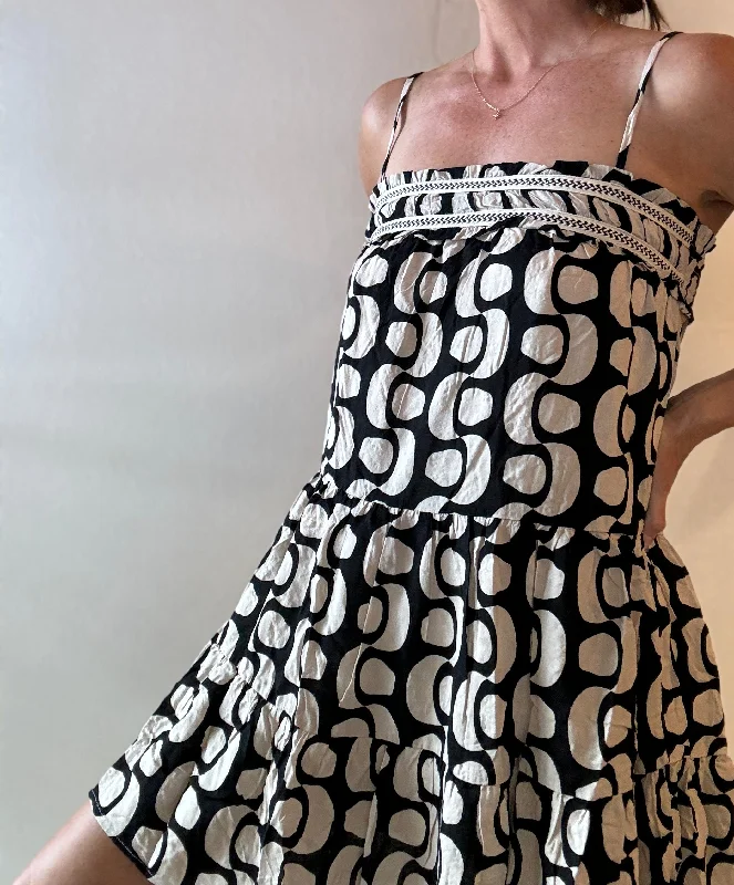 Artistic Open Back Dress Monochrome unclassified dresses